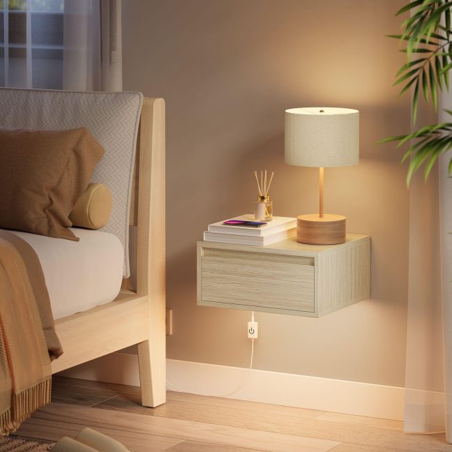 Seinale kinnitatav öökapp valgustusega beež