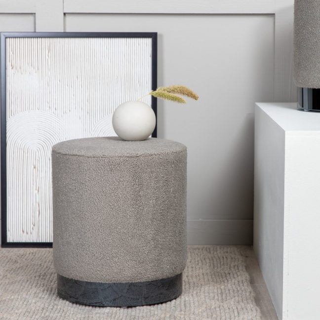 Tumba Benji 43x35 cm hall