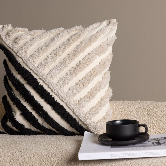 Padjapüür Zara 45x45 cm Must Valge