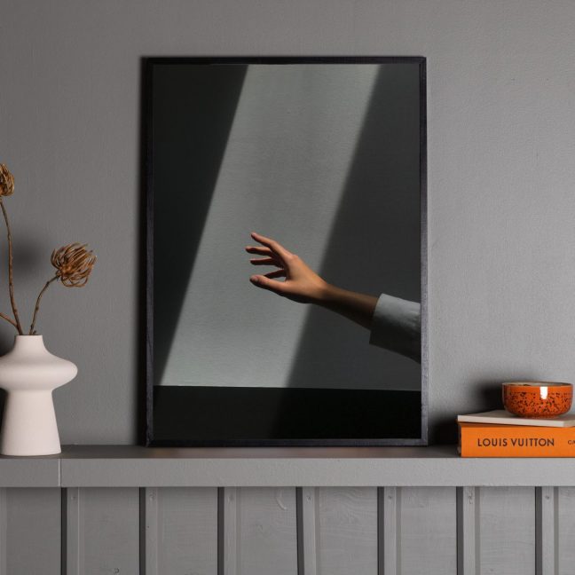 Seinapilt Ulatuv Käsi 21x30 cm Hall