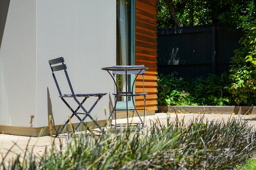 Keskkonnasobraliku aiamöobli valik: juhend Eesti kodu kaunistajale